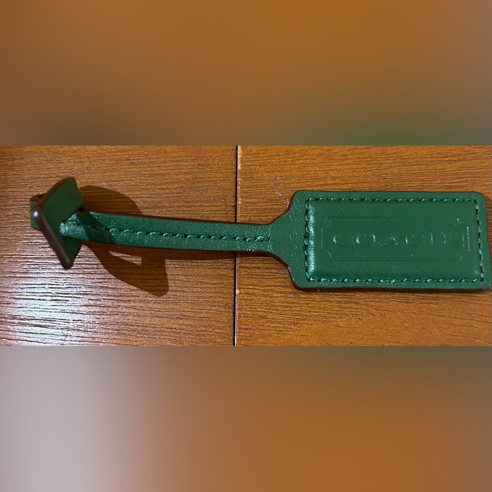 Excellent Like New Hunter Green Coach Hangtag